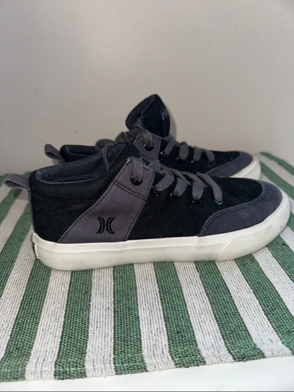 Hurley Kids Black and Gray Low-Top Skate Sneakers